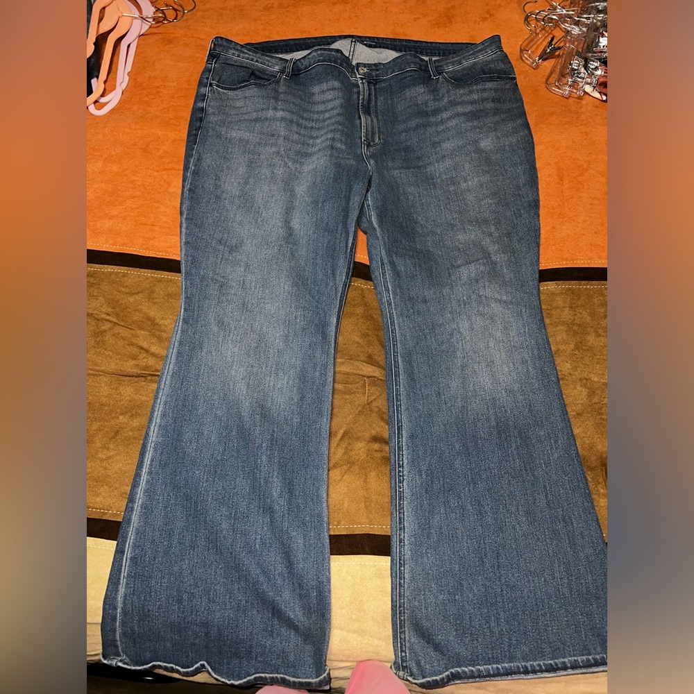 Women’s Old Navy High-Rise WOW Flare jeans, blue, size 24